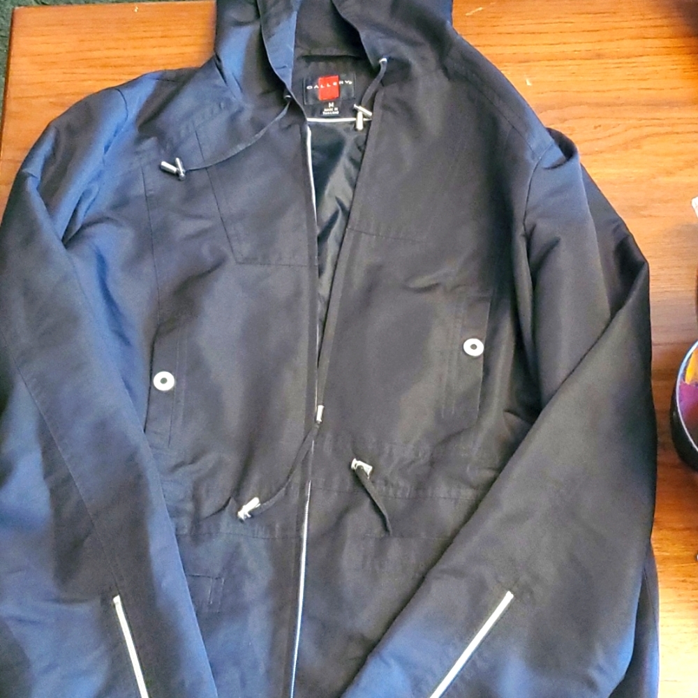 Gallery  women's rain / light jacket size med